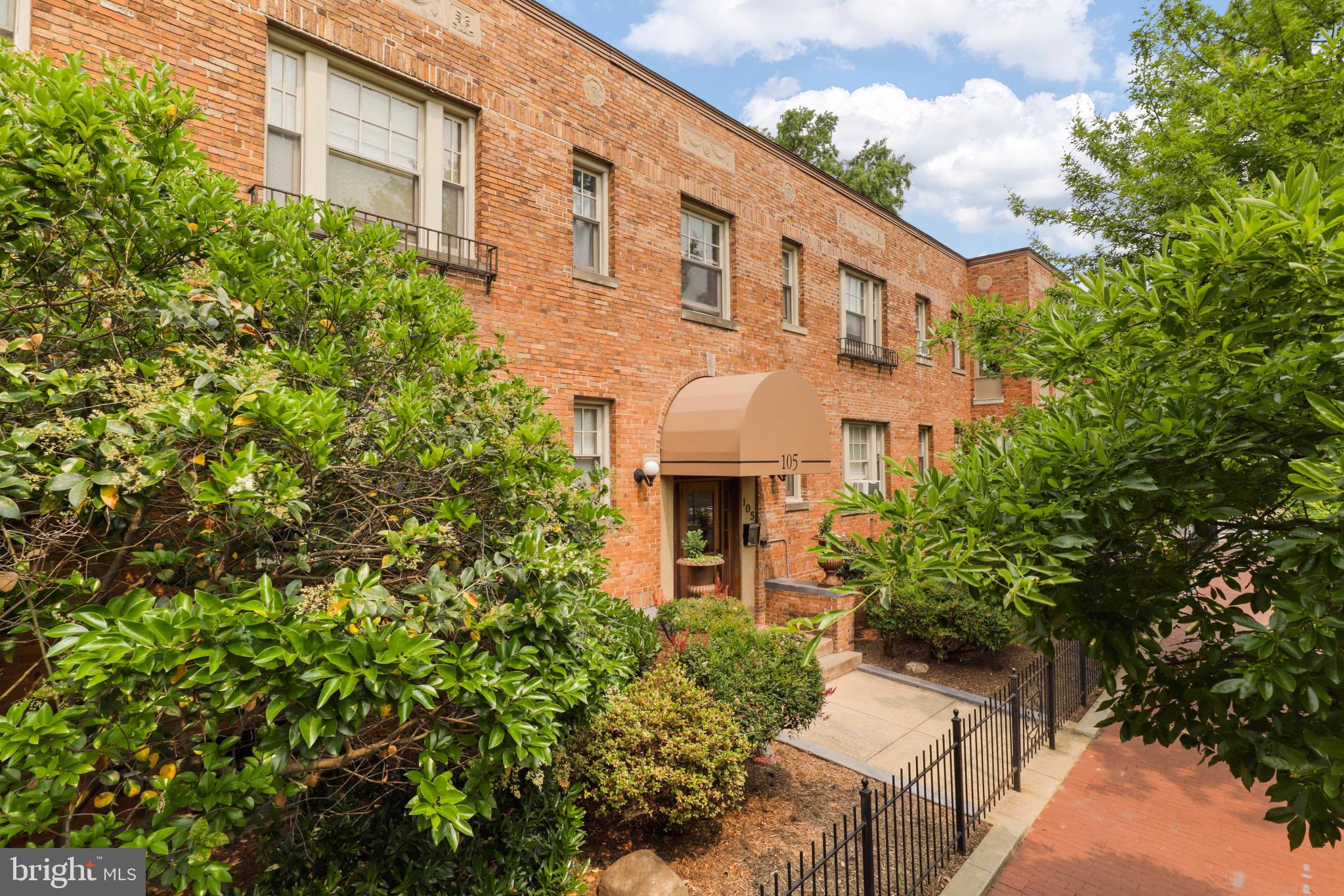 105 6TH STREET SE B1