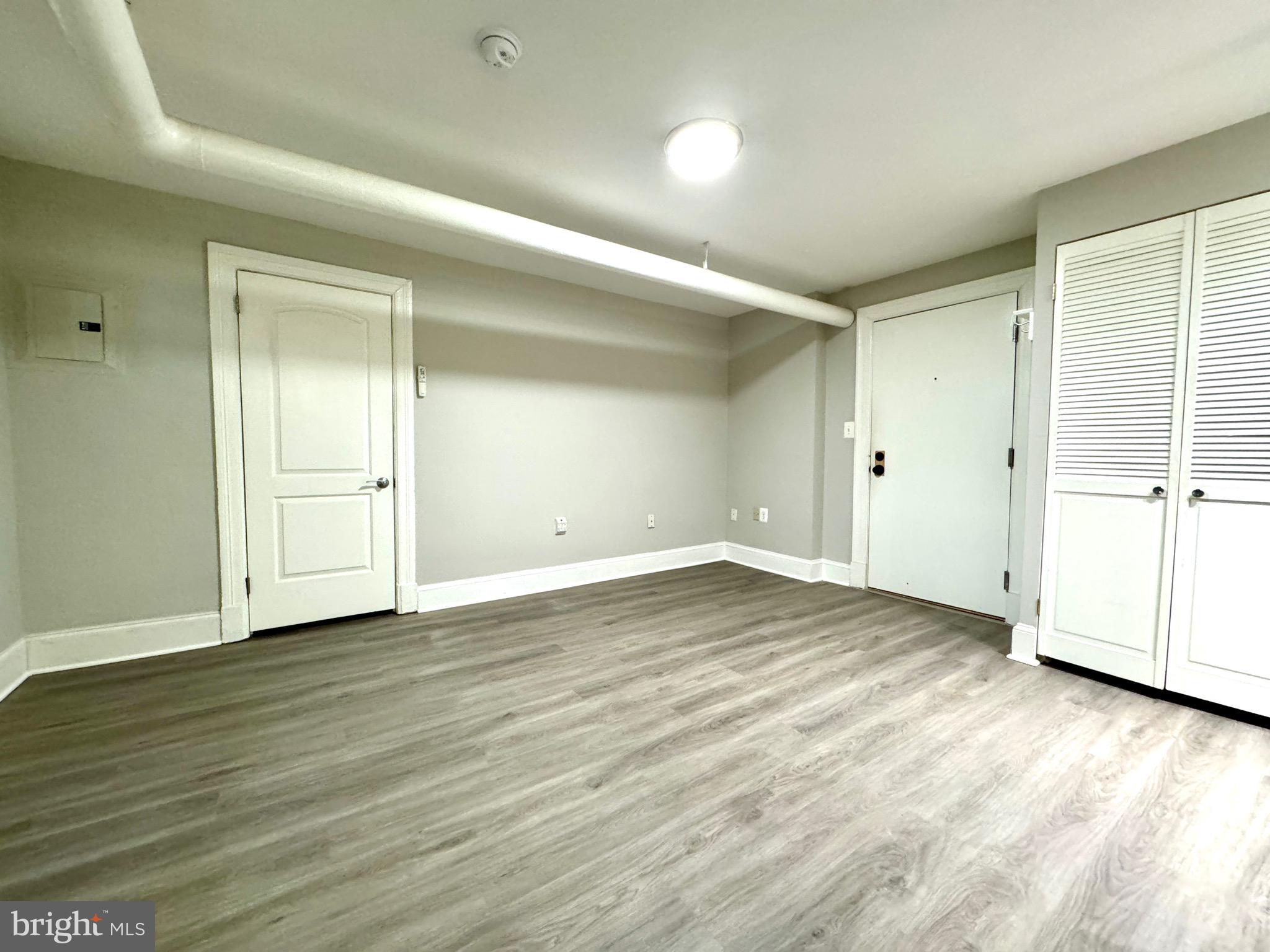 105 6TH STREET SE B1