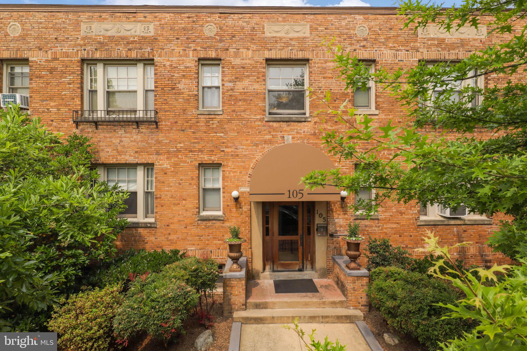 105 6TH STREET SE B1