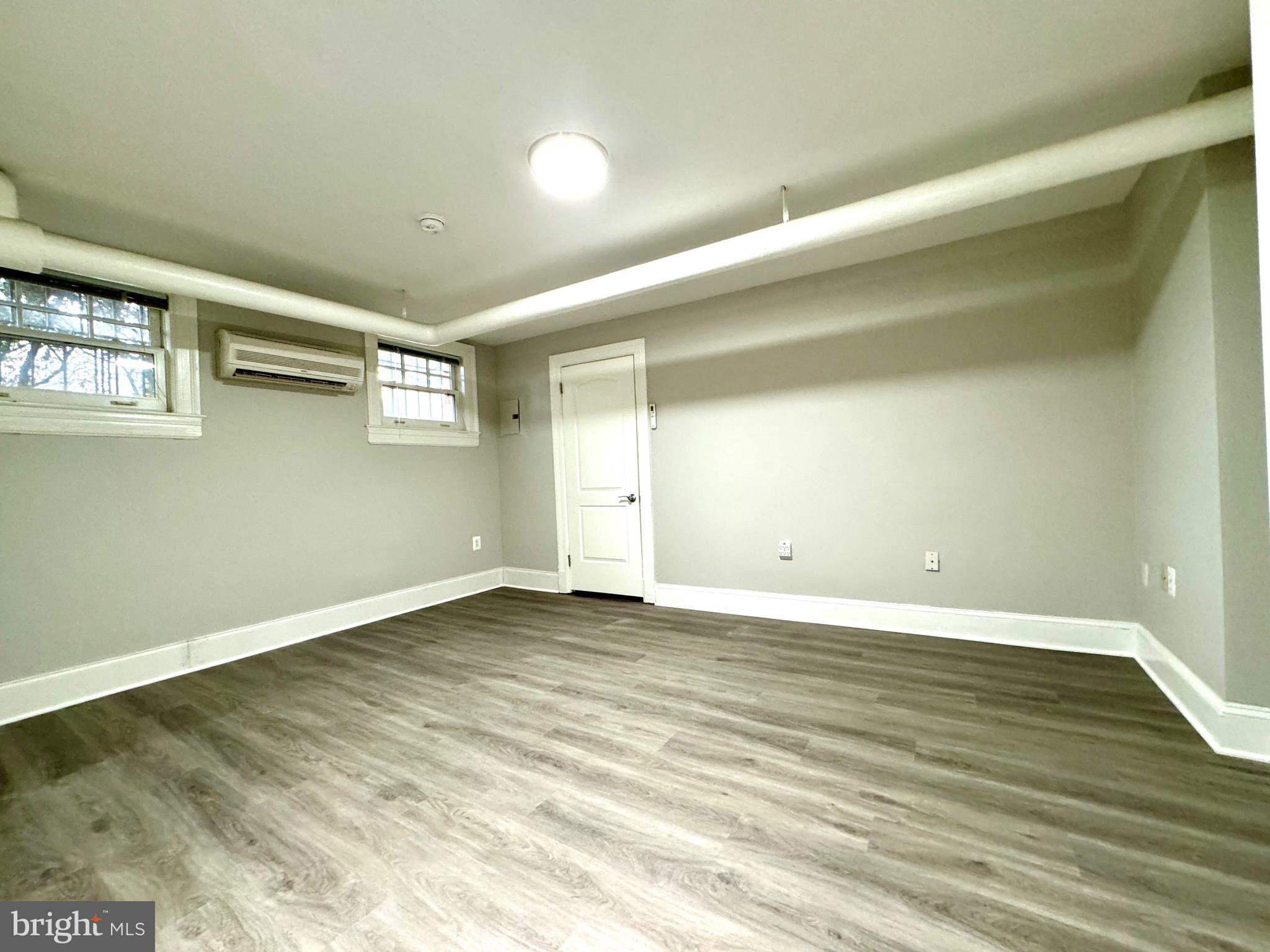 105 6TH STREET SE B1