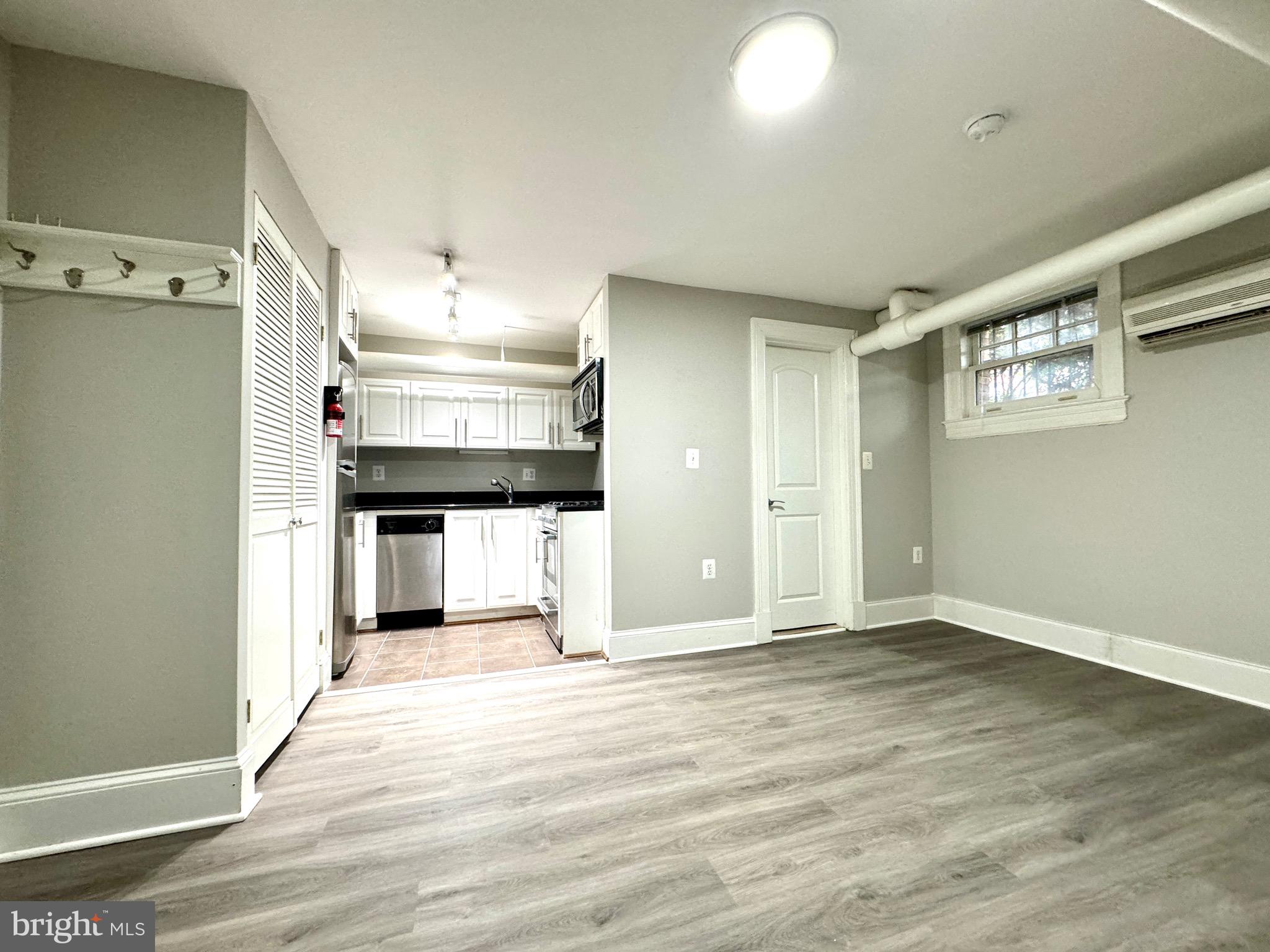 105 6TH STREET SE B1