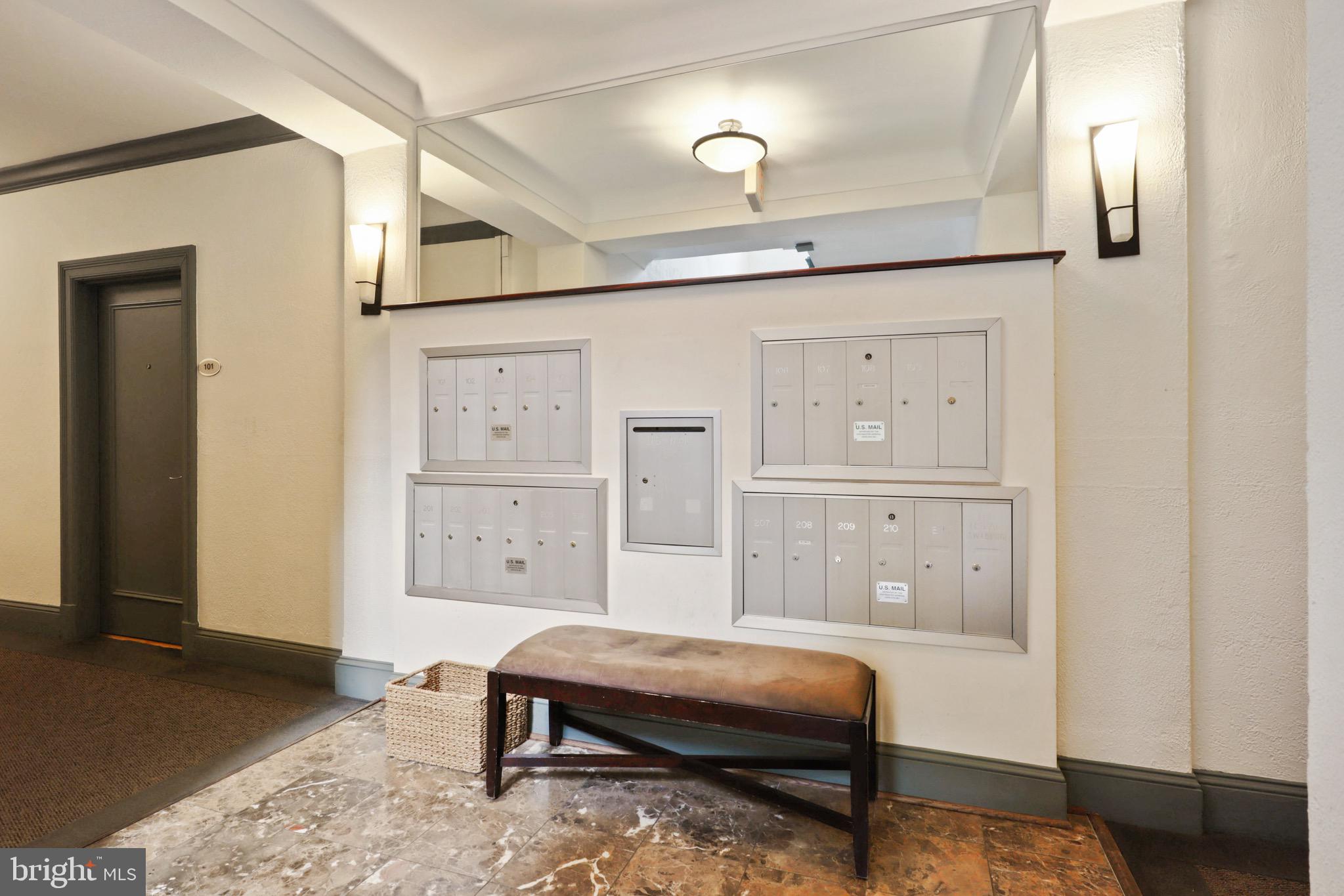 105 6TH STREET SE B1