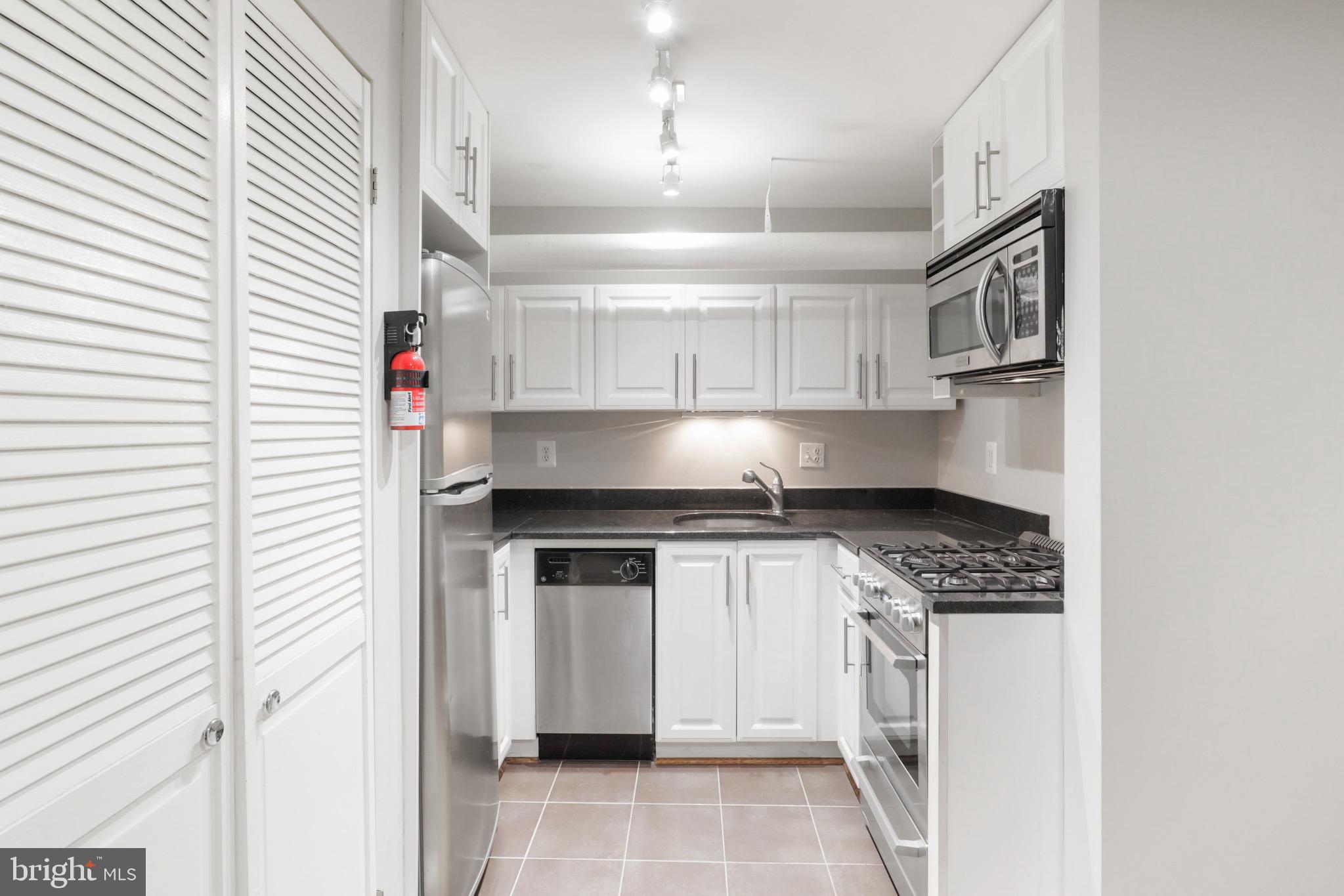 105 6TH STREET SE B1