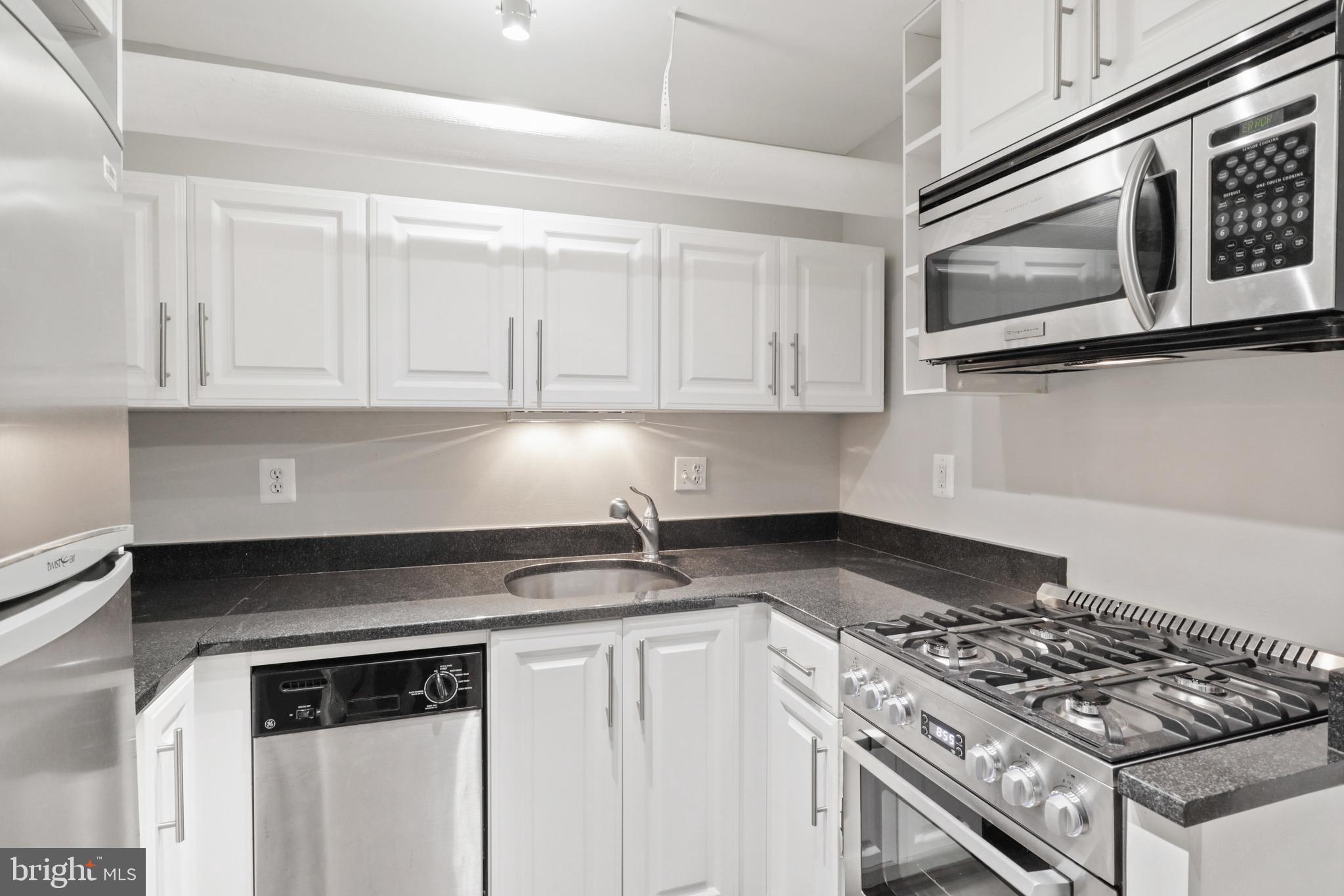 105 6TH STREET SE B1