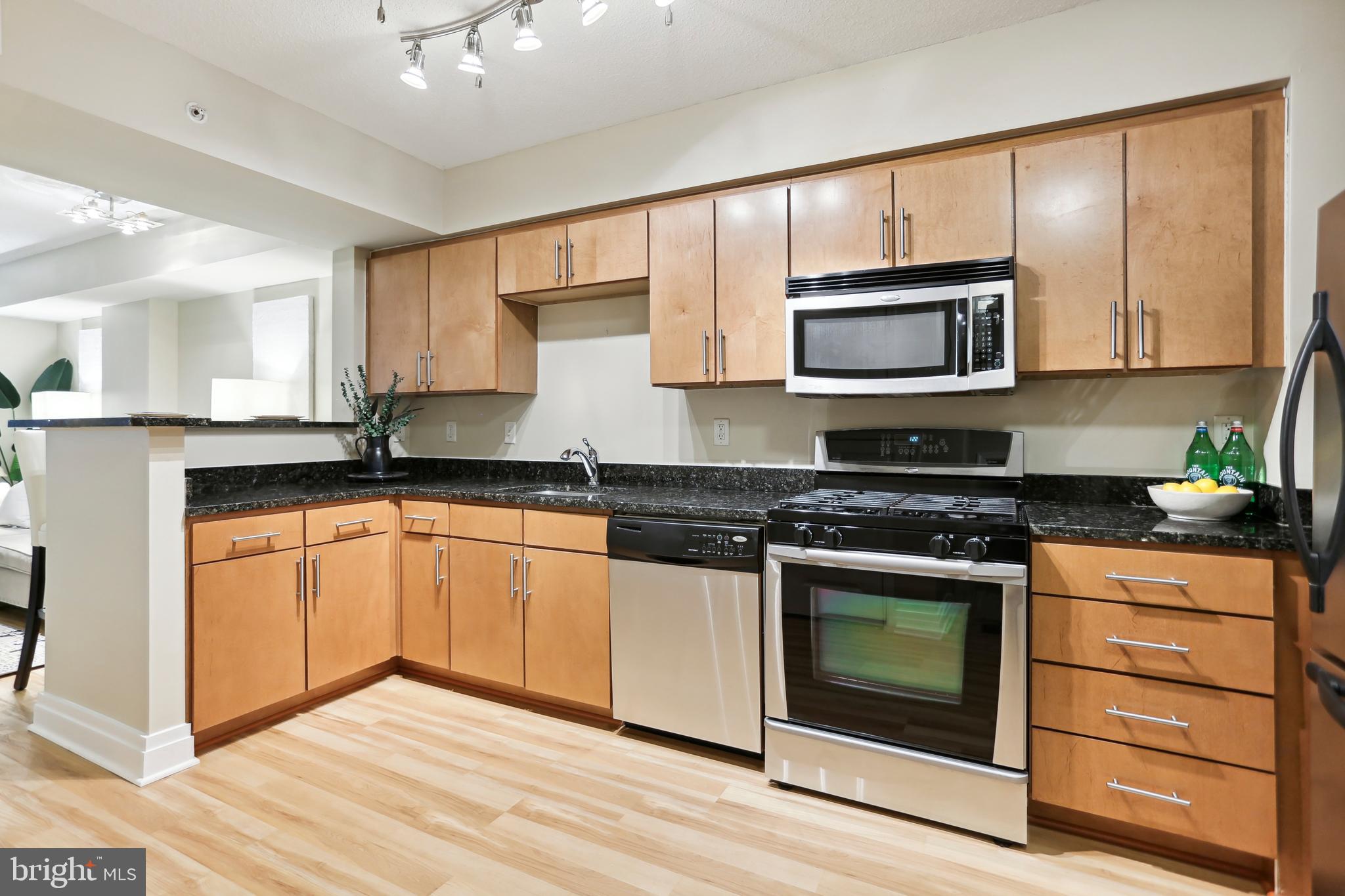 915 E STREET NW 306