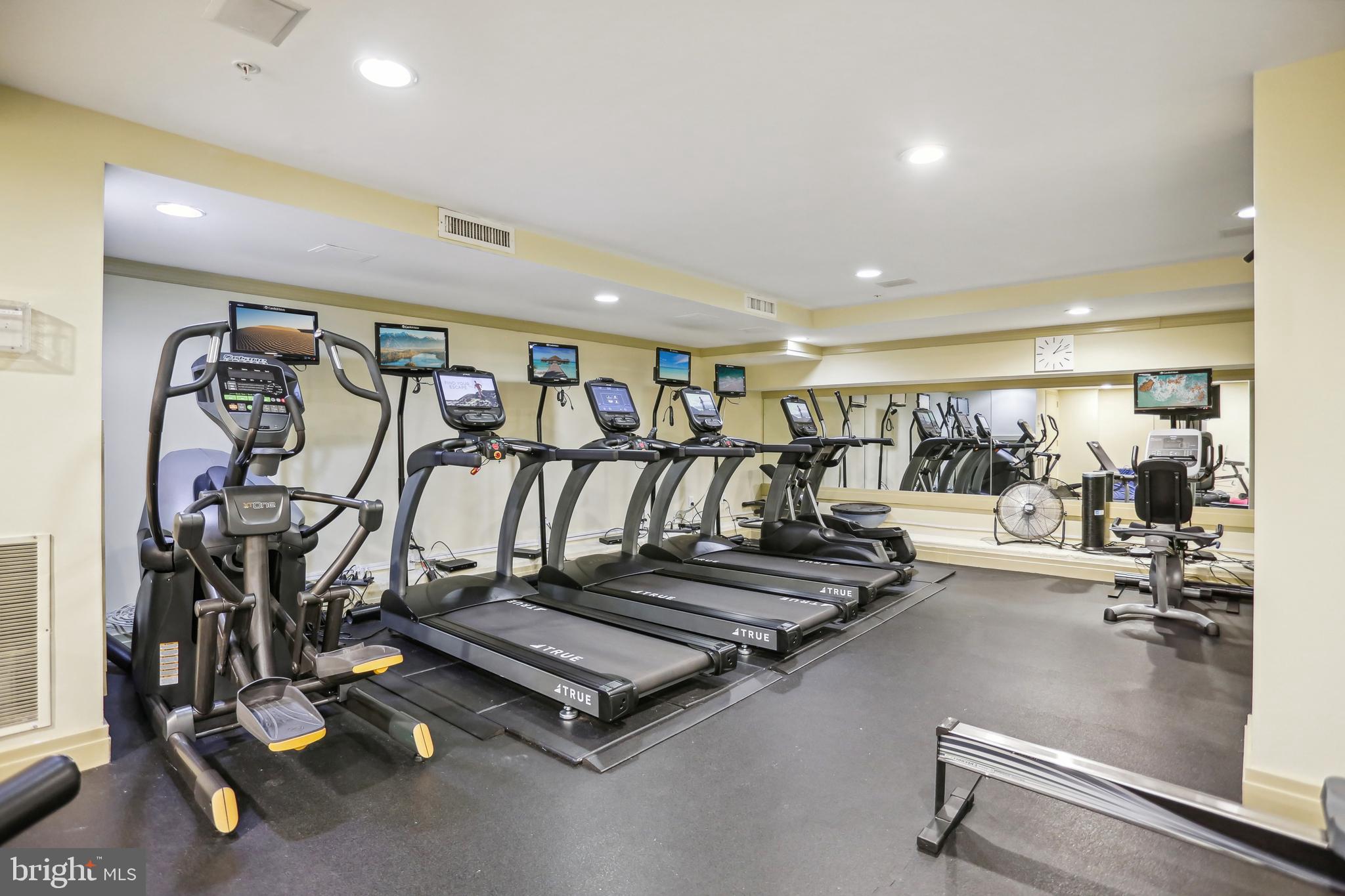 915 E STREET NW 306