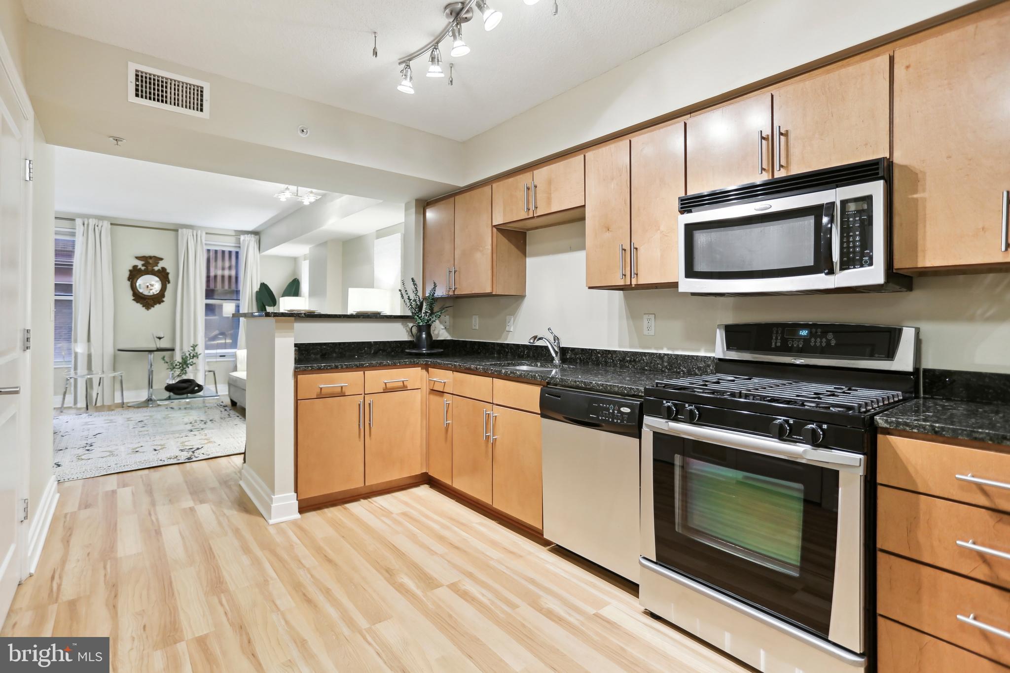 915 E STREET NW 306