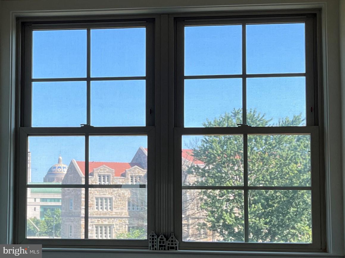 2855 CHANCELLORS WAY NE