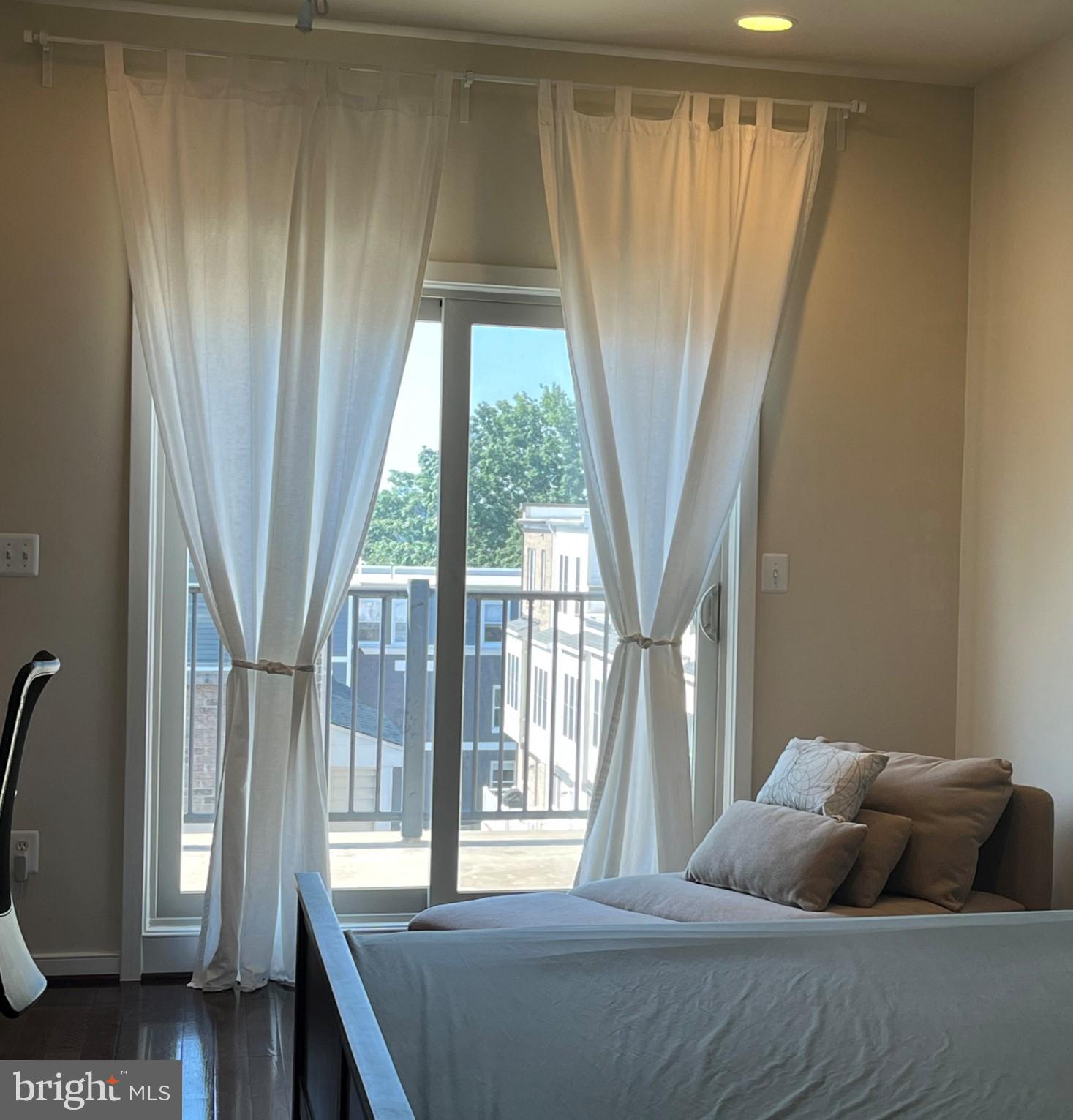 2855 CHANCELLORS WAY NE