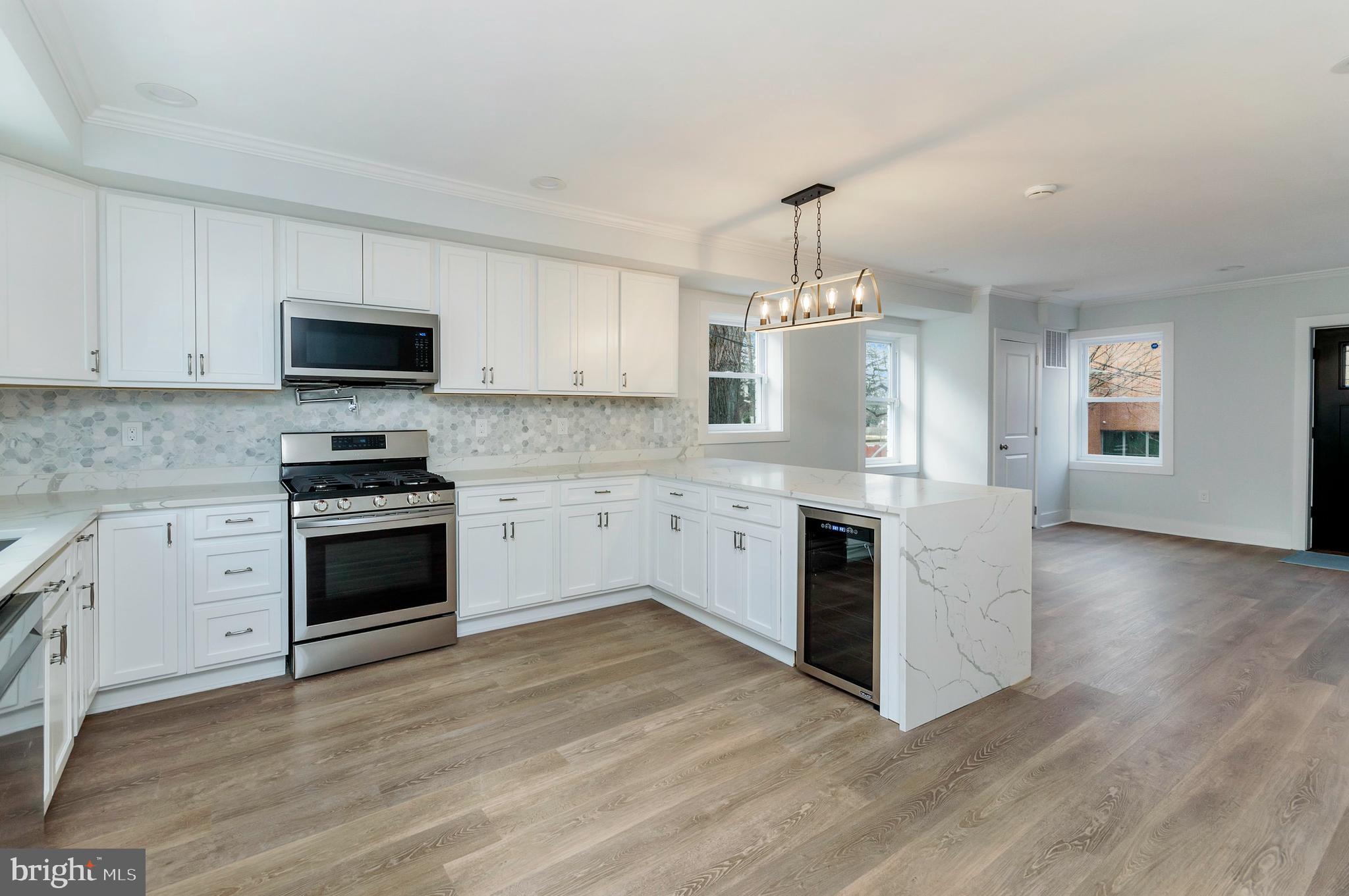 4815 MEADE STREET NE