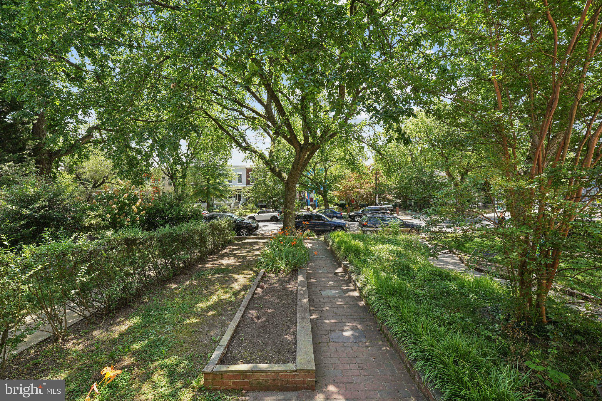 1422 POTOMAC AVENUE SE