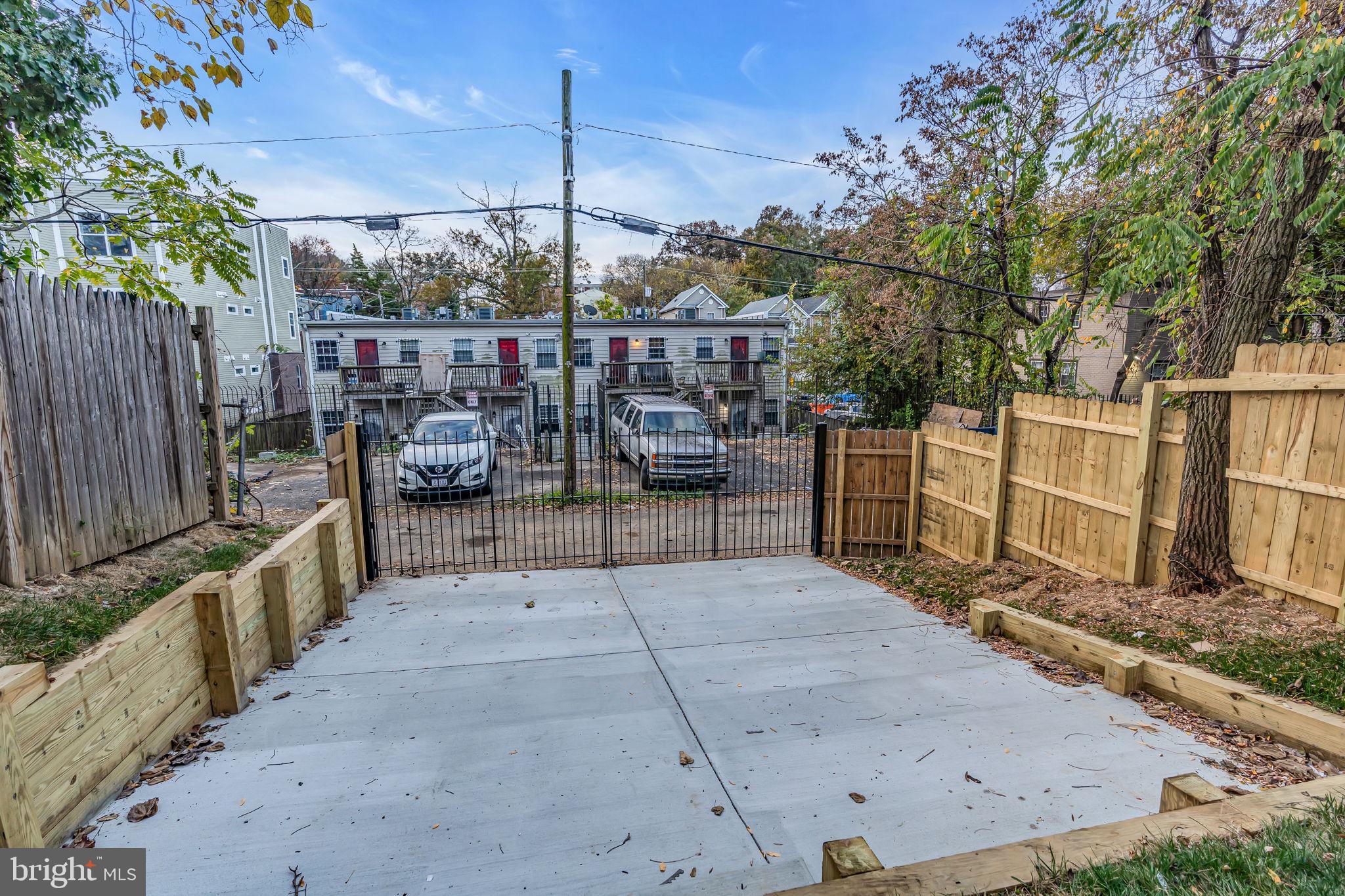 5821 1/2 FIELD PLACE NE