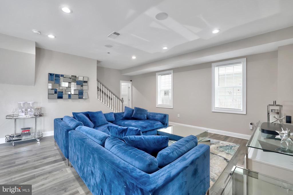 1062 44TH STREET NE