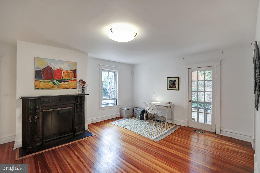 645 E E STREET SE