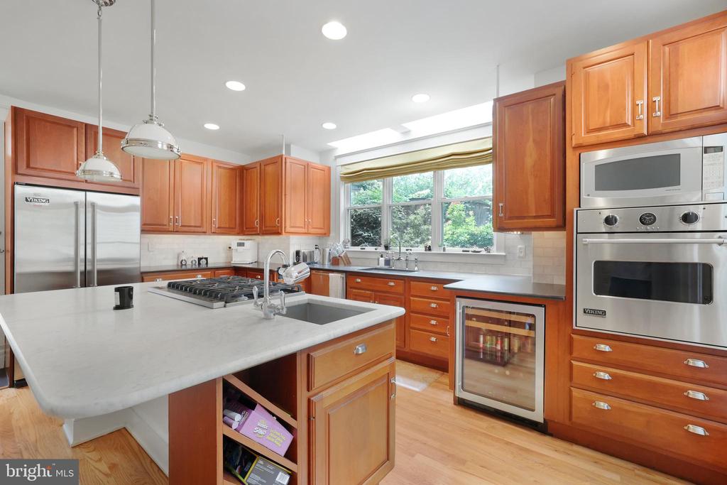 645 E E STREET SE