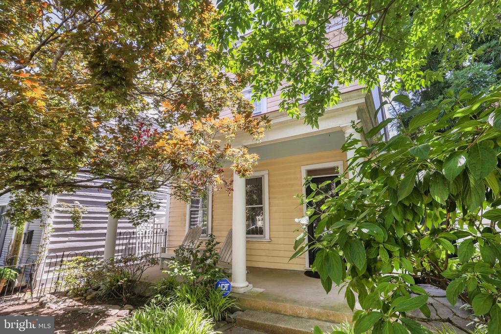 645 E E STREET SE