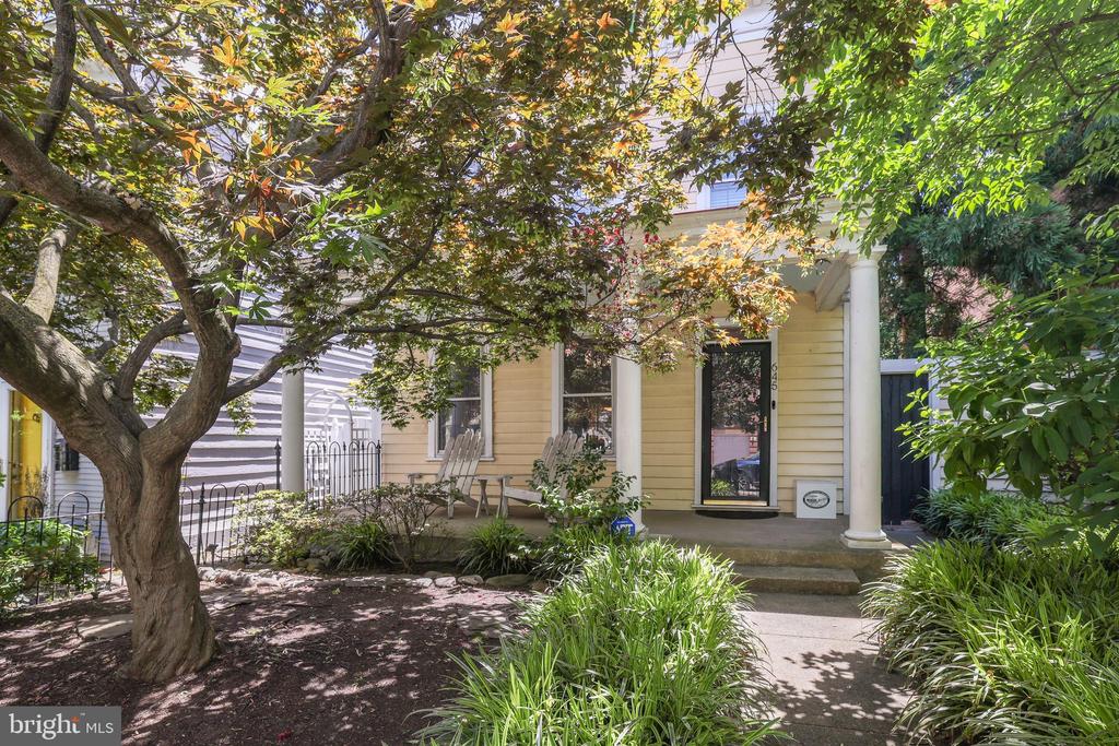 645 E E STREET SE