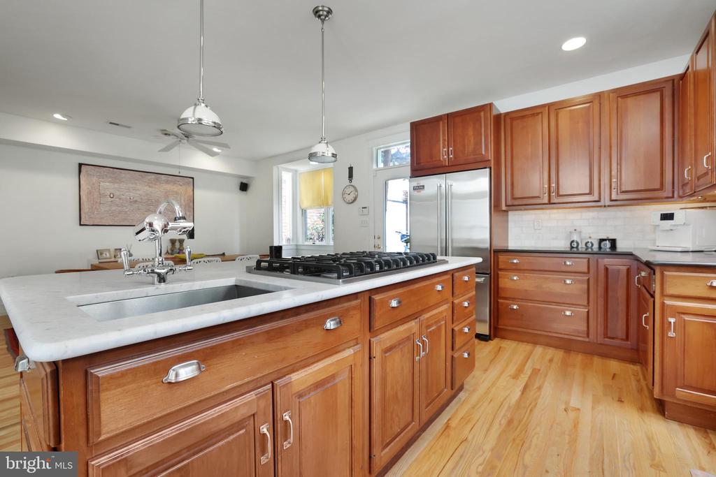 645 E E STREET SE
