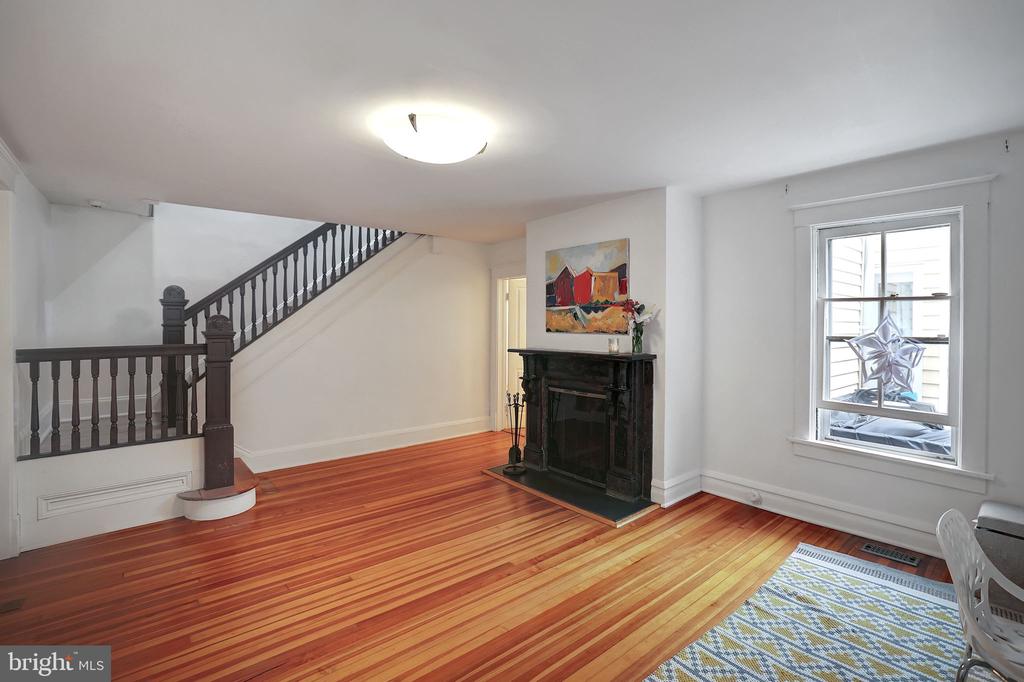 645 E E STREET SE
