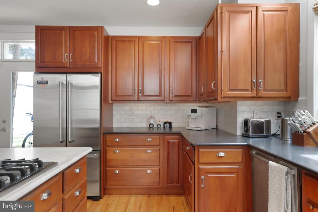 645 E E STREET SE
