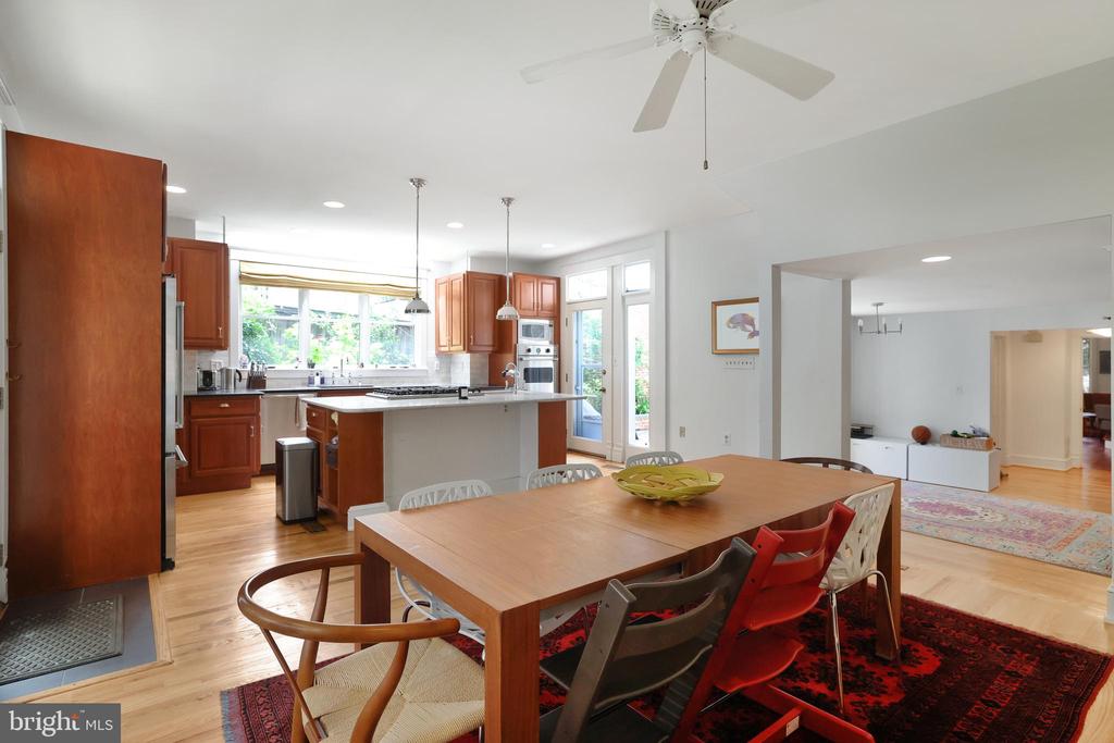 645 E E STREET SE