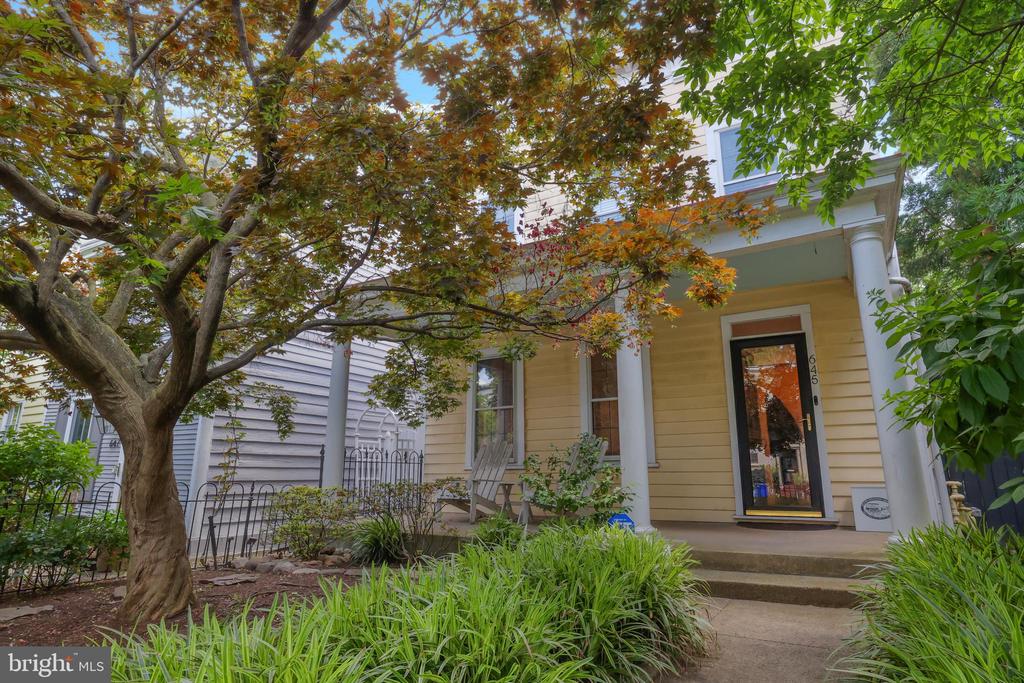 645 E E STREET SE