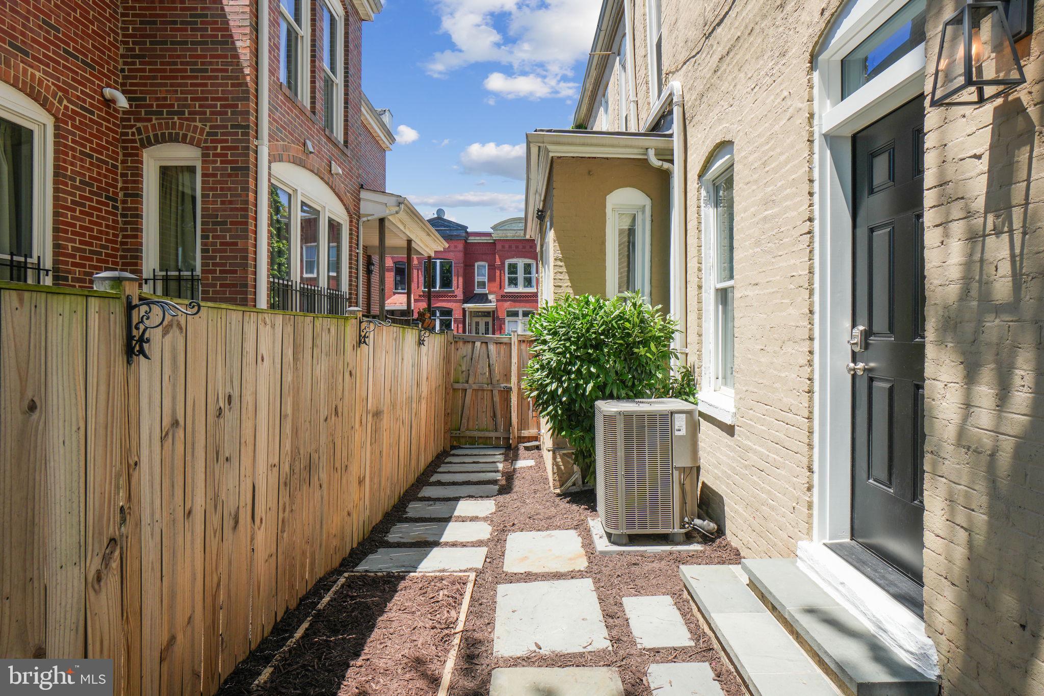 1811 4TH STREET NW
