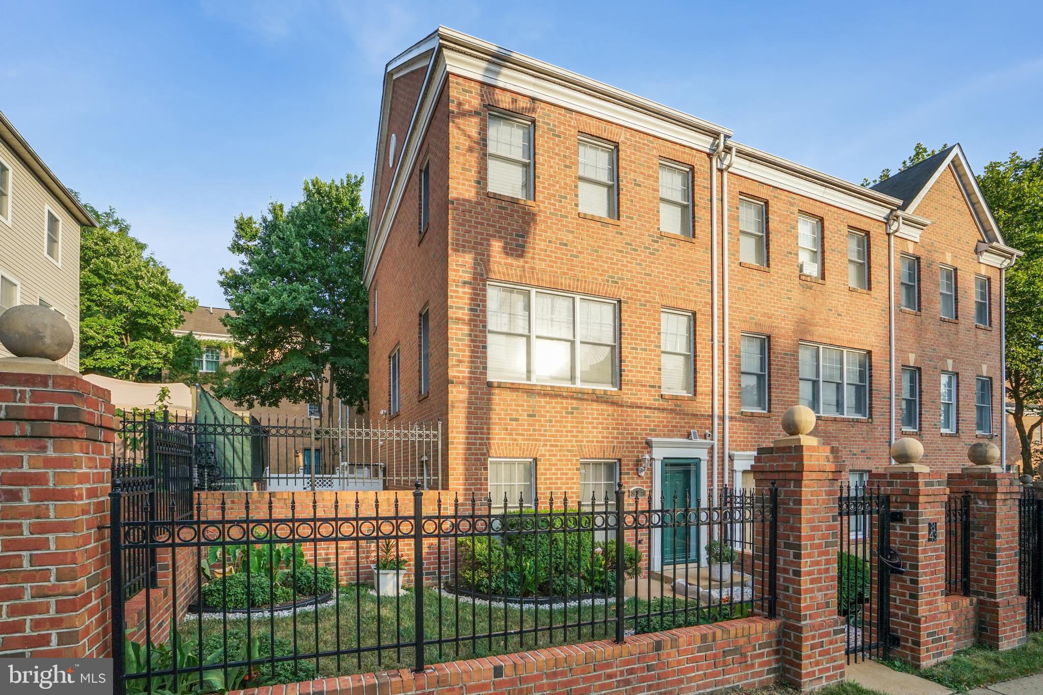 843 BARNABY STREET SE