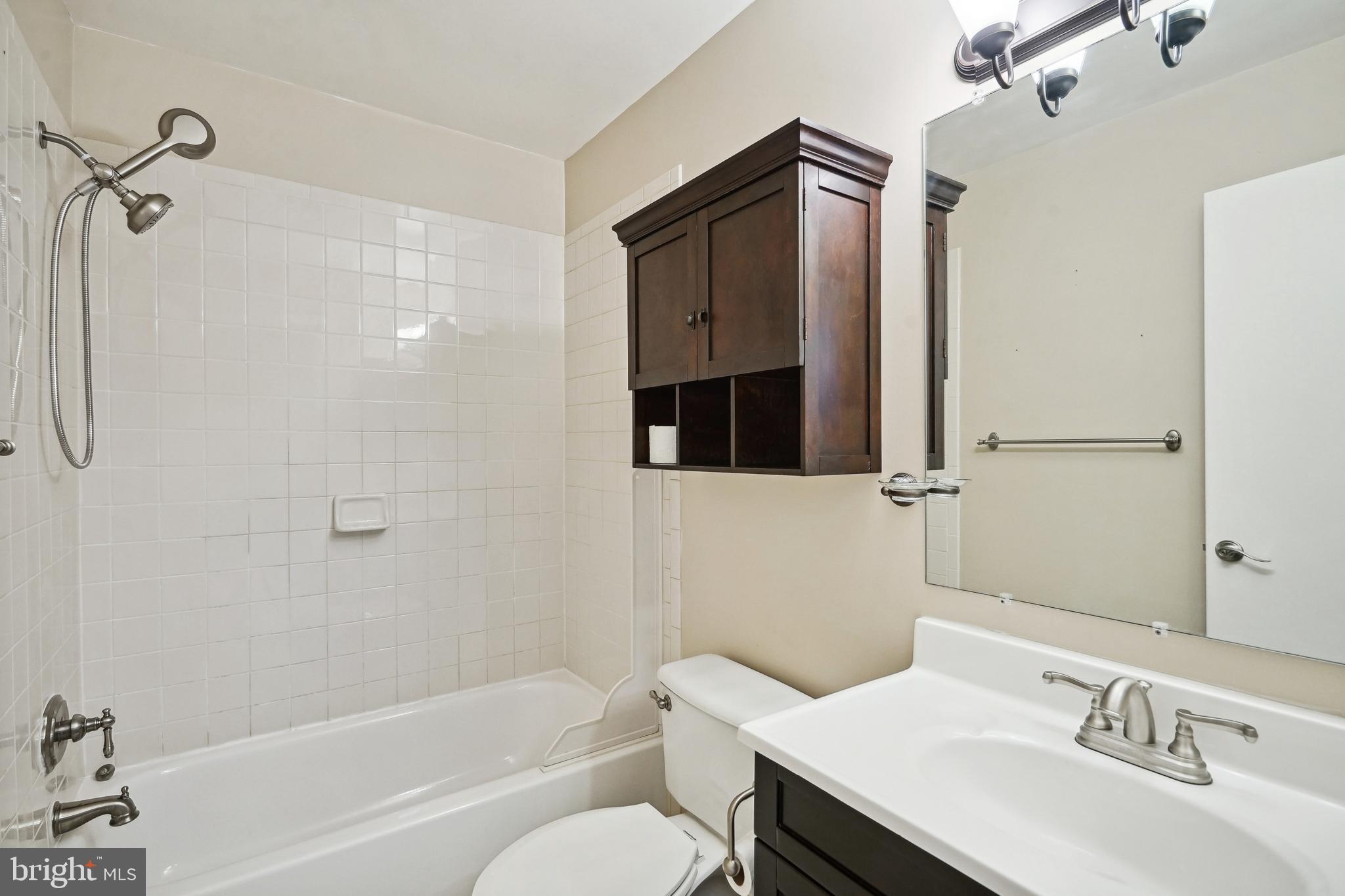 843 BARNABY STREET SE