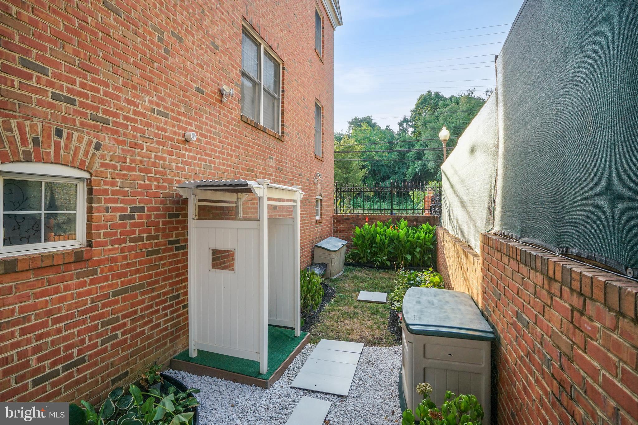 843 BARNABY STREET SE