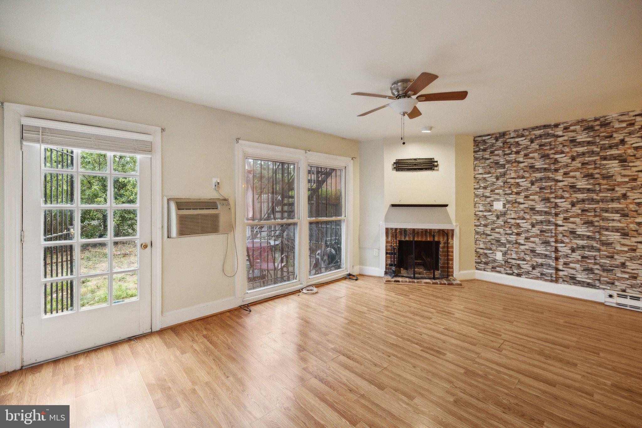 1829 E CAPITOL STREET SE