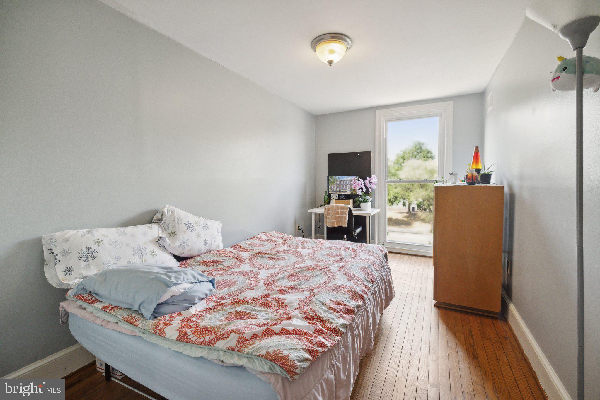 1829 E CAPITOL STREET SE