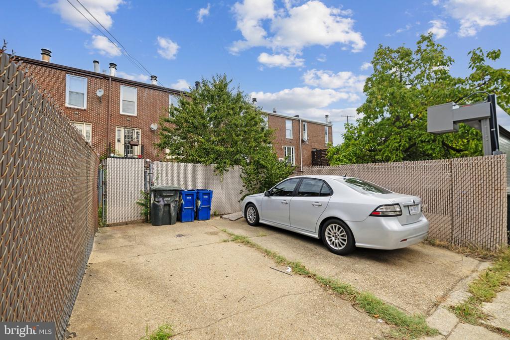 1829 E CAPITOL STREET SE