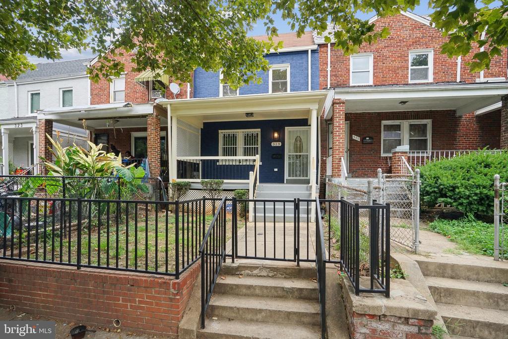 319 18TH STREET NE