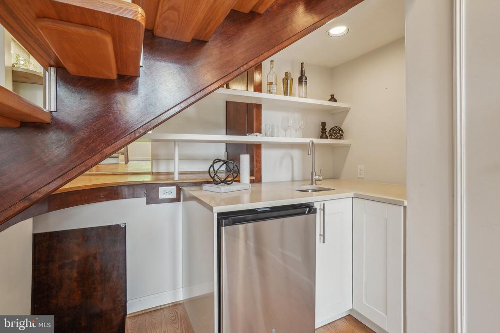 637 4TH STREET NE