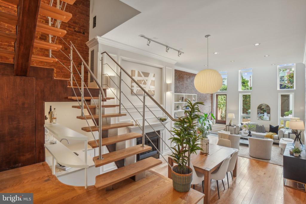 637 4TH STREET NE