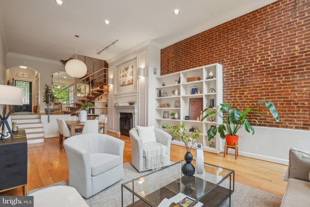 637 4TH STREET NE
