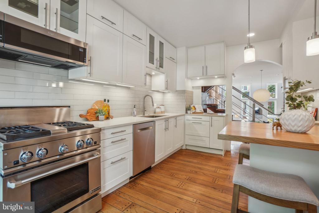 637 4TH STREET NE