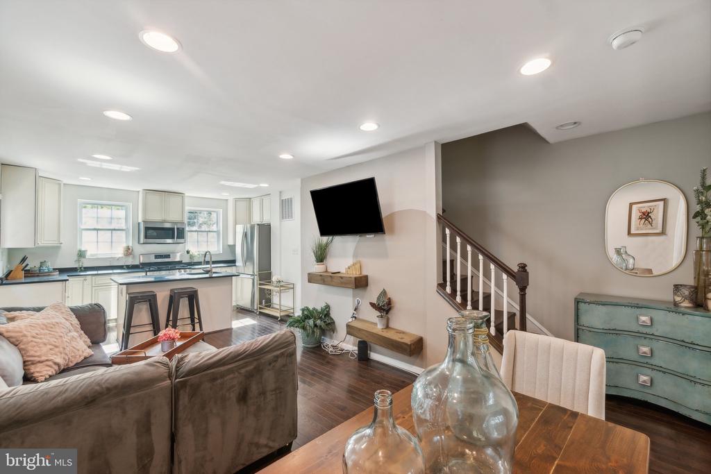 5105 JAY STREET NE