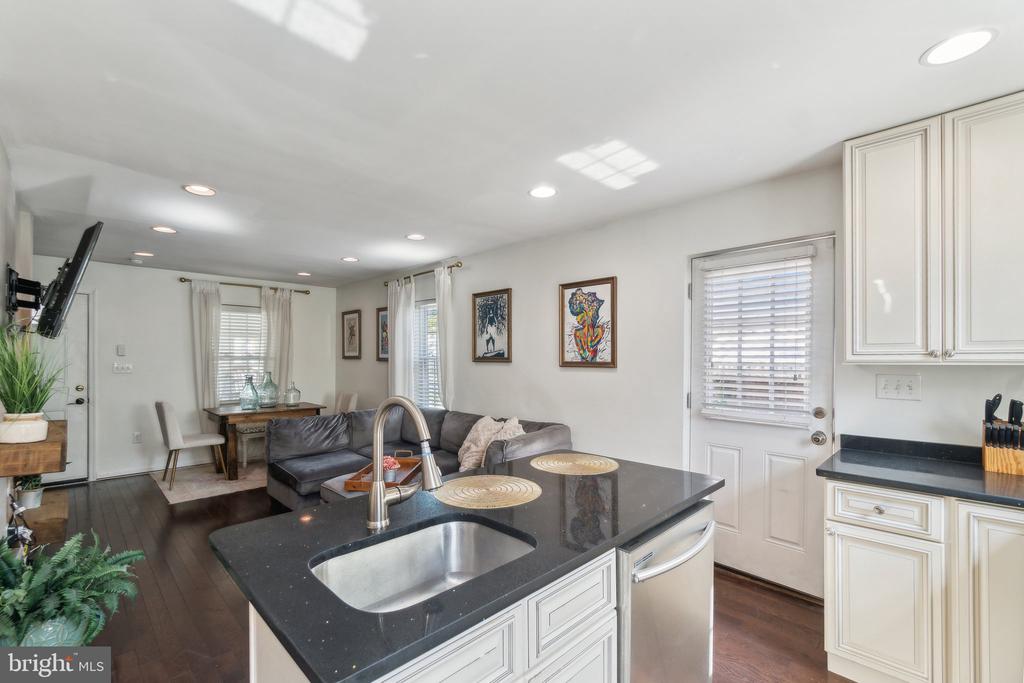 5105 JAY STREET NE