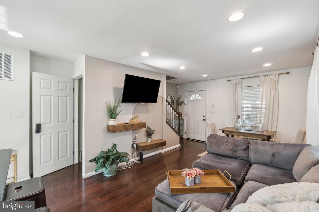 5105 JAY STREET NE