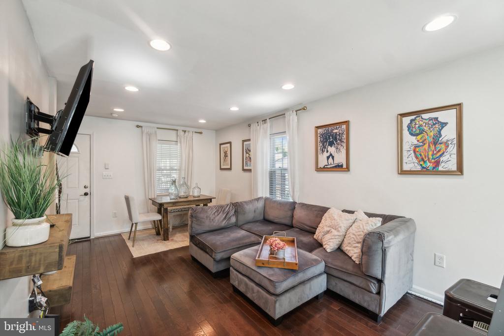 5105 JAY STREET NE
