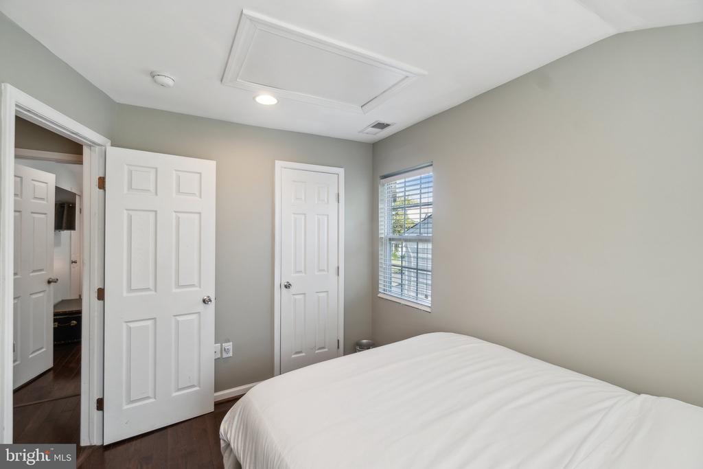 5105 JAY STREET NE
