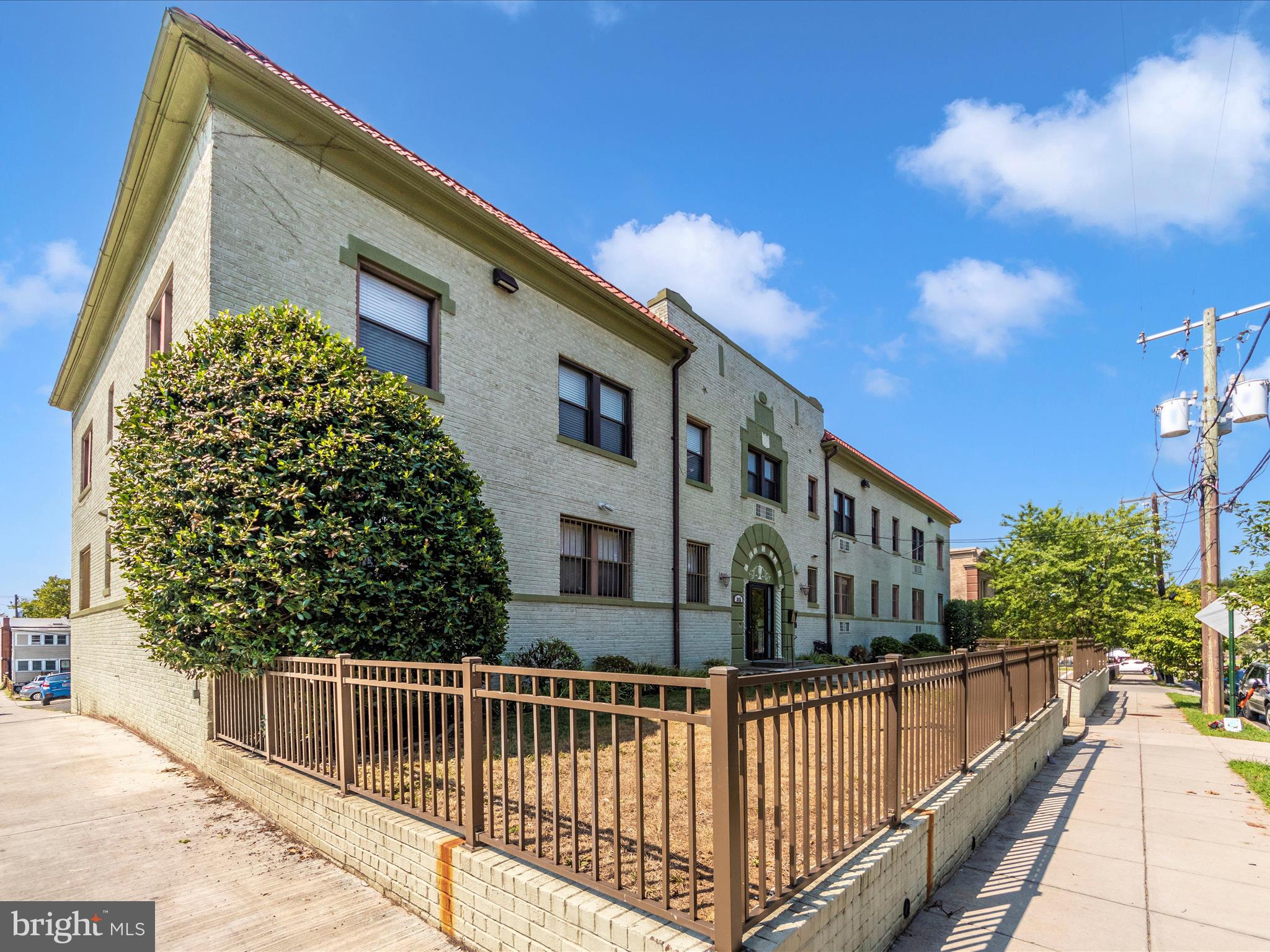 315 EVARTS STREET NE 209