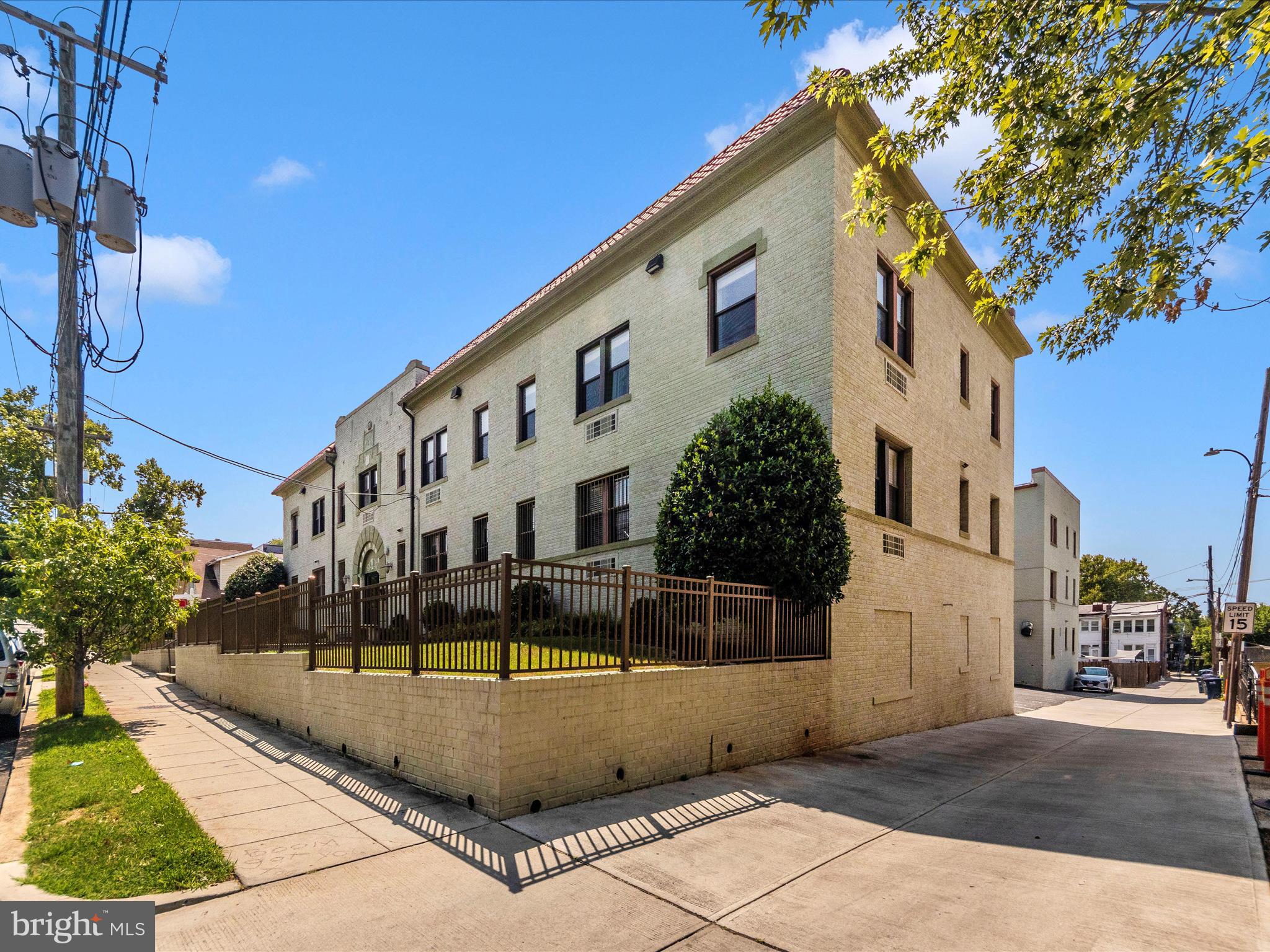 315 EVARTS STREET NE 209