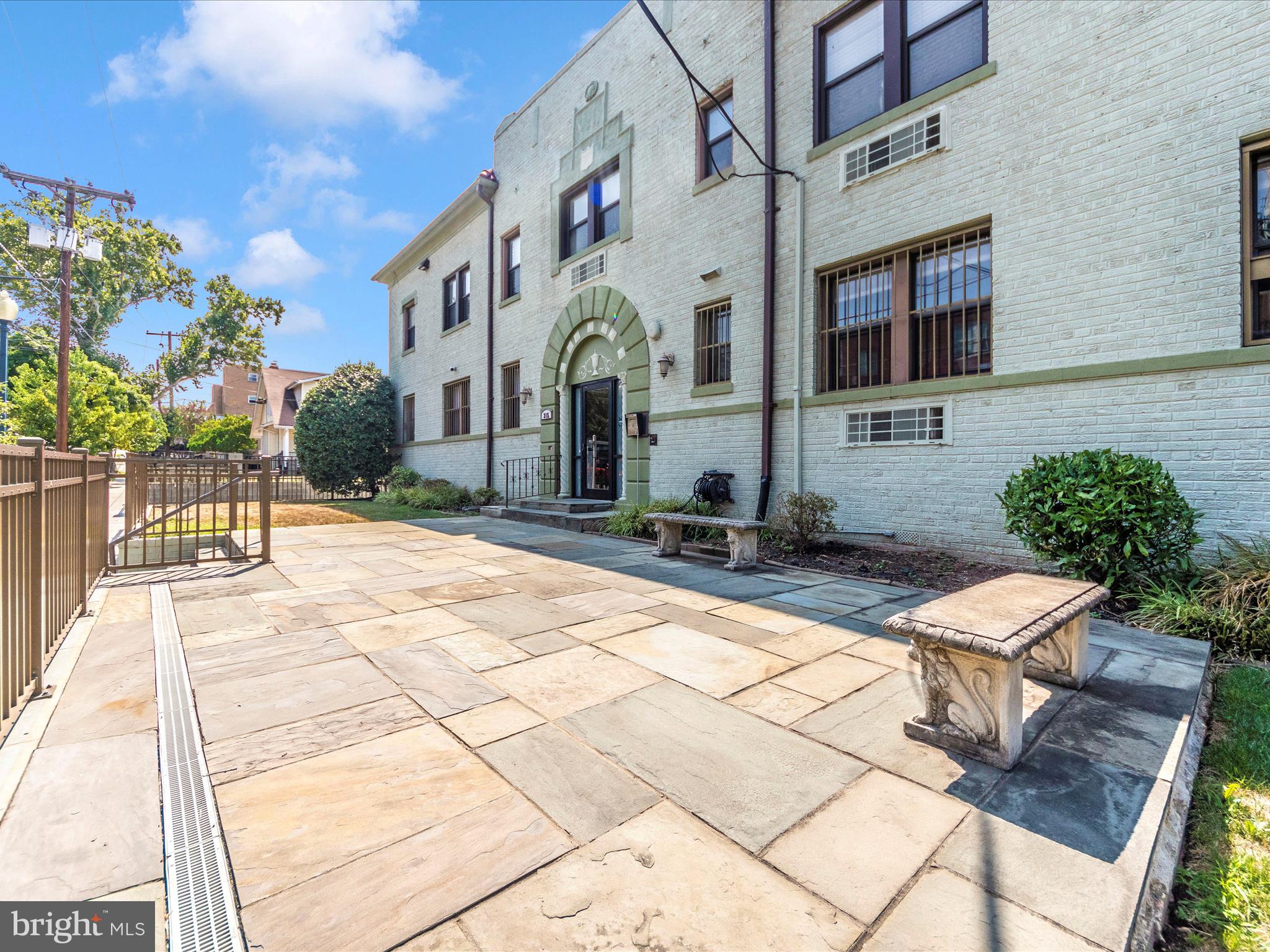 315 EVARTS STREET NE 209