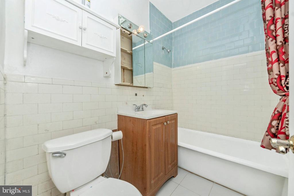 1914 NEWTON STREET NE
