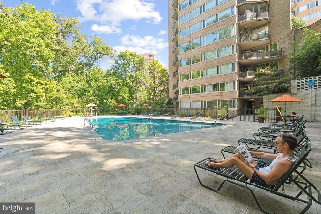 4101 CATHEDRAL AVENUE NW 306