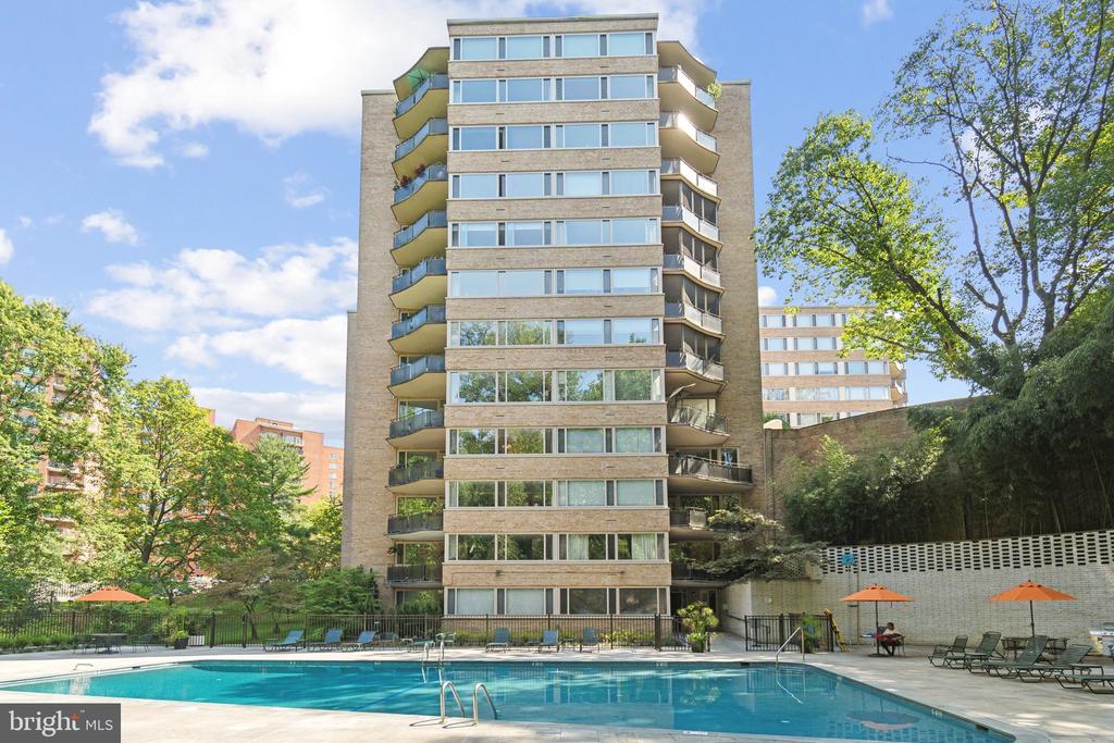 4101 CATHEDRAL AVENUE NW 306
