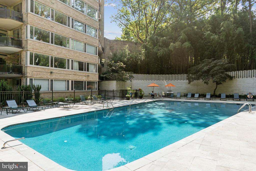 4101 CATHEDRAL AVENUE NW 306